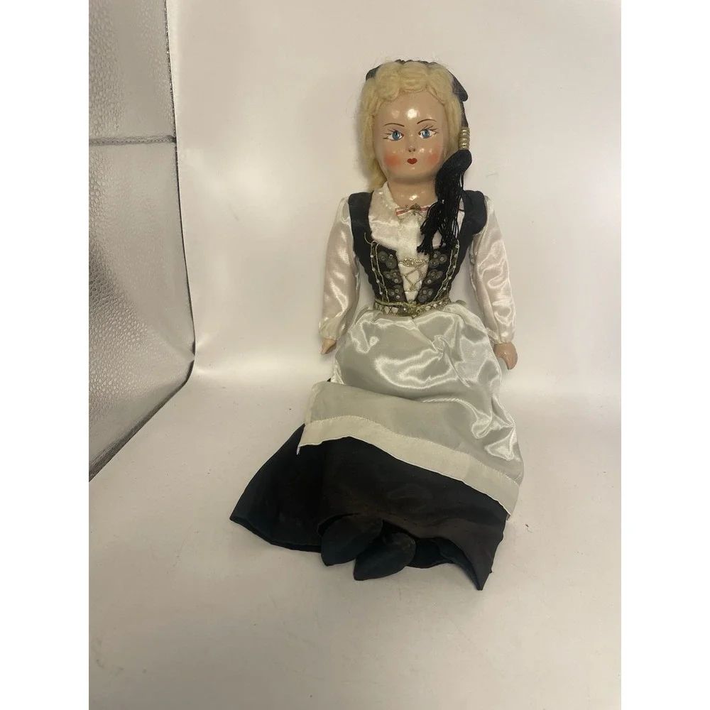 Vintage Croatian Folk Doll/joann/ Iceland 16
